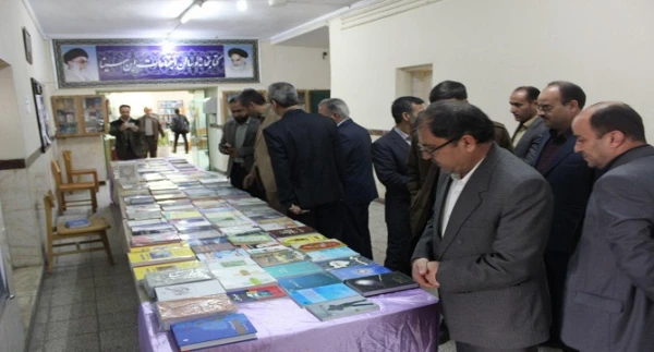 برنامه سخنی با کتاب در حضور مسئولین، اعضای هیات علمی و دانشجو معلمان 18