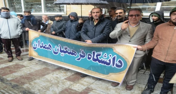 اعضاء هیات علمی، کارکنان و دانشجو معلمان دانشگاه فرهنگیان همدان در حمایت از حریم و جایگاه ولایت، همپای سایر مردم، حضوری گسترده داشتند 5
