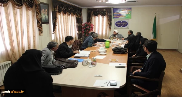 یکی از دستاوردها و برکات انقلاب اسلامی در سال های آغازین ایجاد وحدت بین حوزه و دانشگاه بود 2