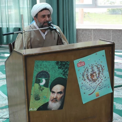 منظومه و اندیشه فکری امام روح الله (ره) حول چهار موضوع دنیامحوری، خدامحوری، دین مداری و تعقل و تدبرگرایی قابل بررسی است 2