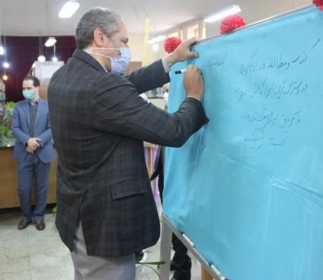 رونمایی از پوستر و تابلوی سر در جدید کتابخانه پردیس شهید مقصودی همدان  6